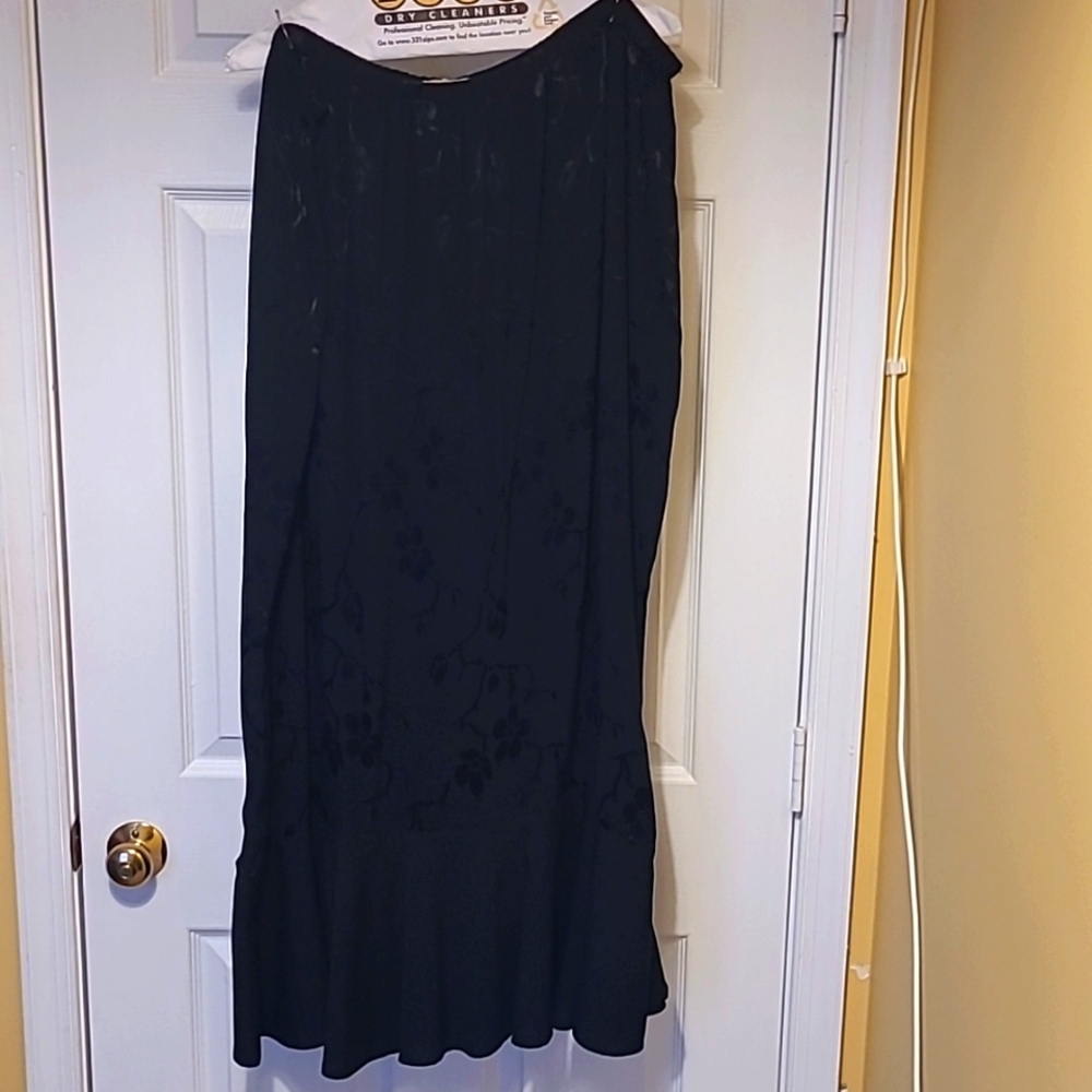 Spencer Alexis Black Jacquard Tiered Skirt – 3X